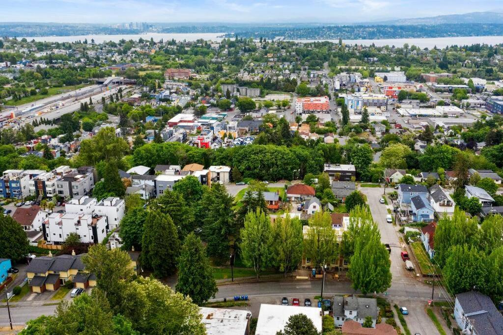 Hillside In Seattle - Updated And Well Appointed. Exterior photo