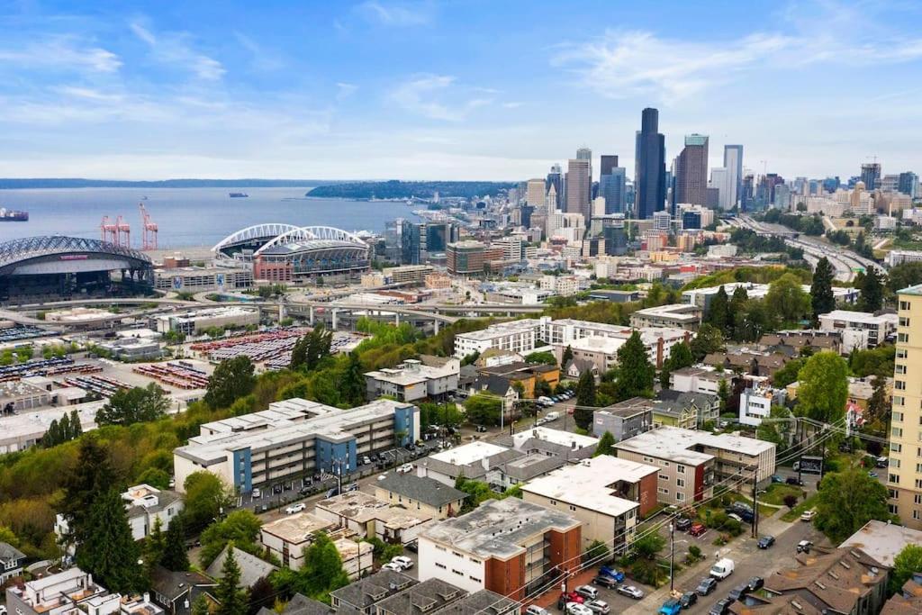 Hillside In Seattle - Updated And Well Appointed. Exterior photo